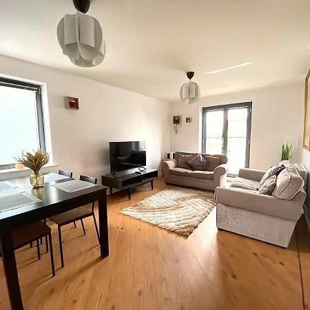 Lovely 2-Bedrooms Apartment Step To The Beach Swansea Exterior photo