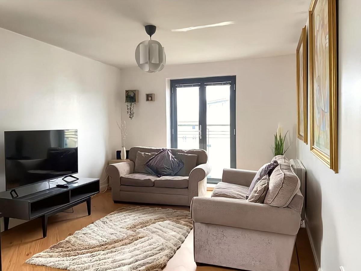 Lovely 2-Bedrooms Apartment Step To The Beach Swansea Exterior photo