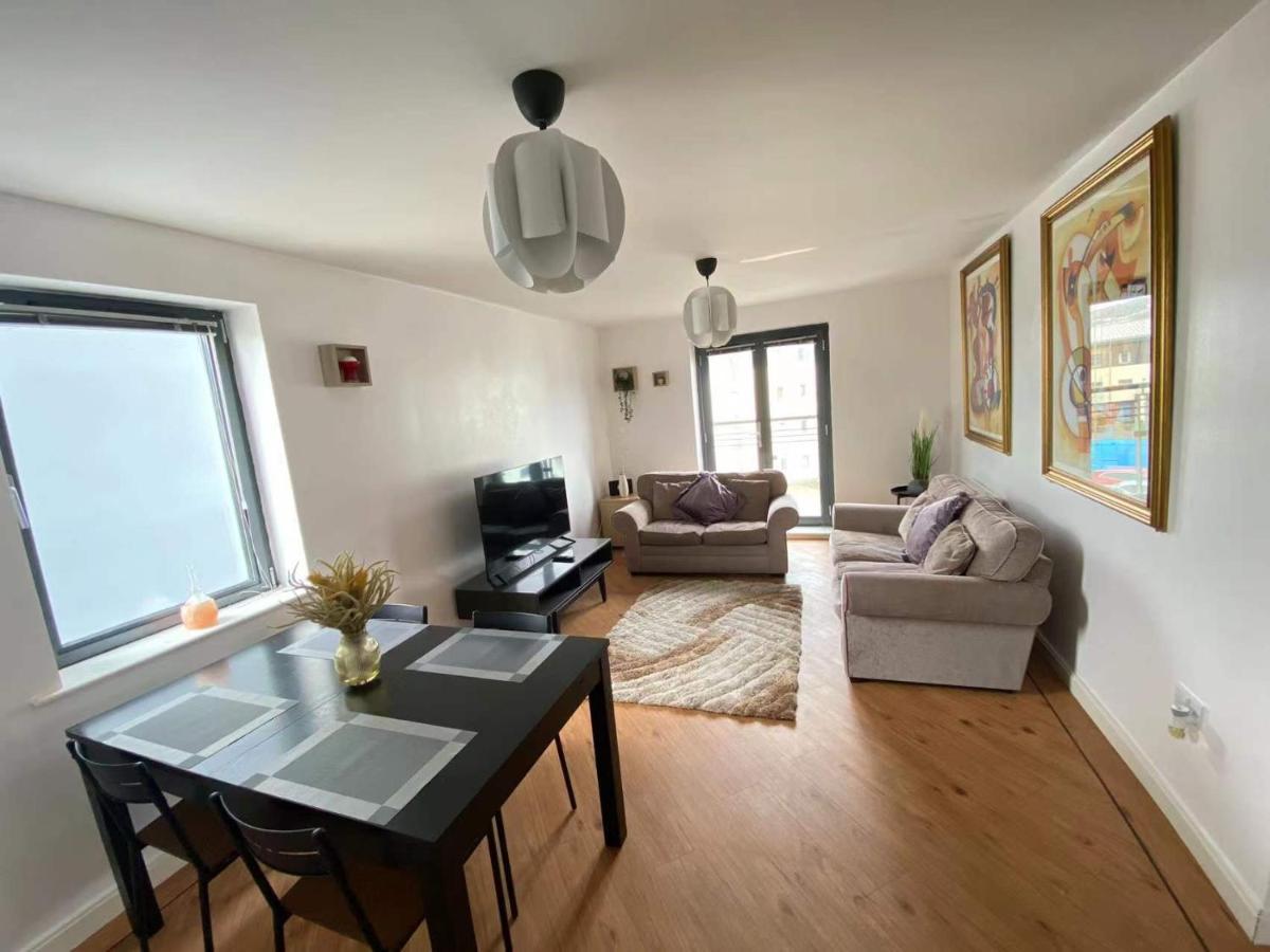 Lovely 2-Bedrooms Apartment Step To The Beach Swansea Exterior photo