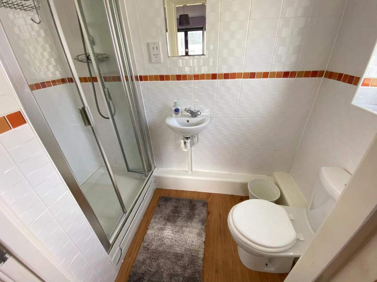 Lovely 2-Bedrooms Apartment Step To The Beach Swansea Exterior photo