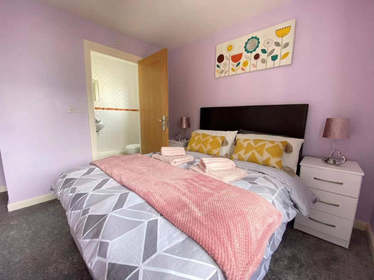 Lovely 2-Bedrooms Apartment Step To The Beach Swansea Exterior photo
