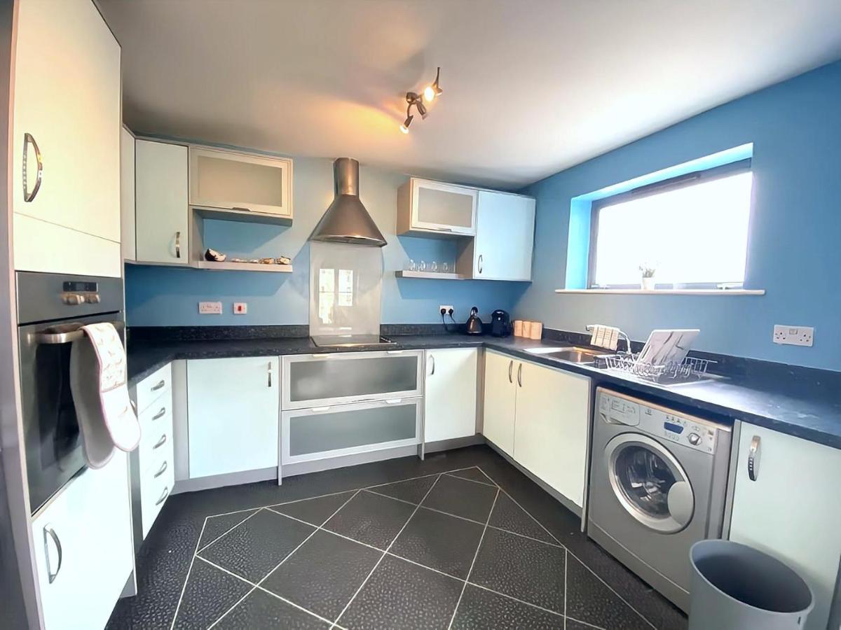 Lovely 2-Bedrooms Apartment Step To The Beach Swansea Exterior photo
