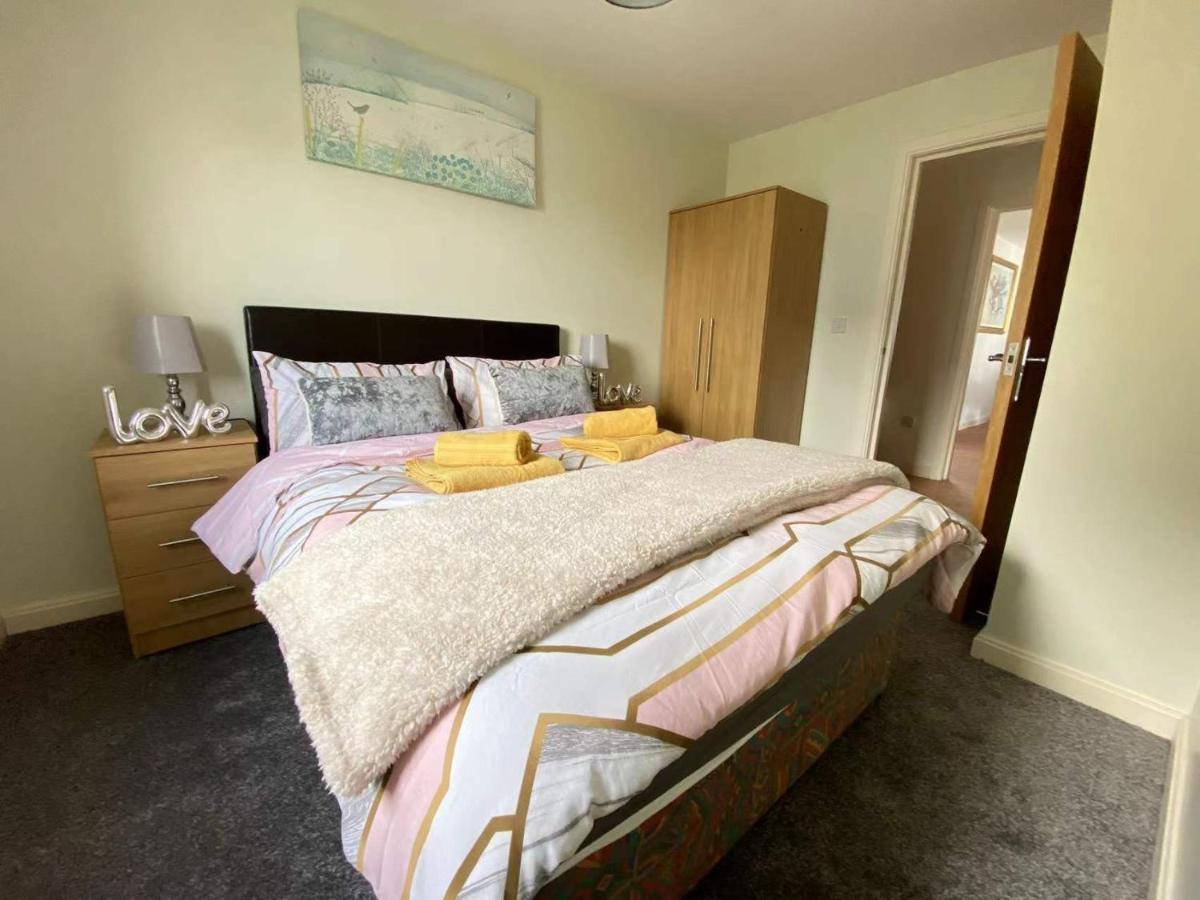 Lovely 2-Bedrooms Apartment Step To The Beach Swansea Exterior photo