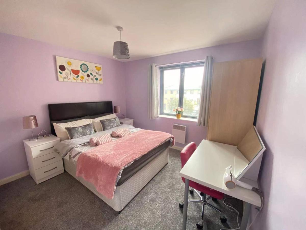 Lovely 2-Bedrooms Apartment Step To The Beach Swansea Exterior photo