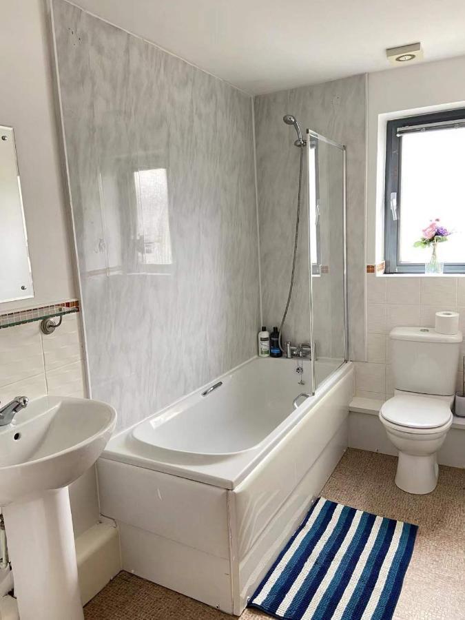 Lovely 2-Bedrooms Apartment Step To The Beach Swansea Exterior photo