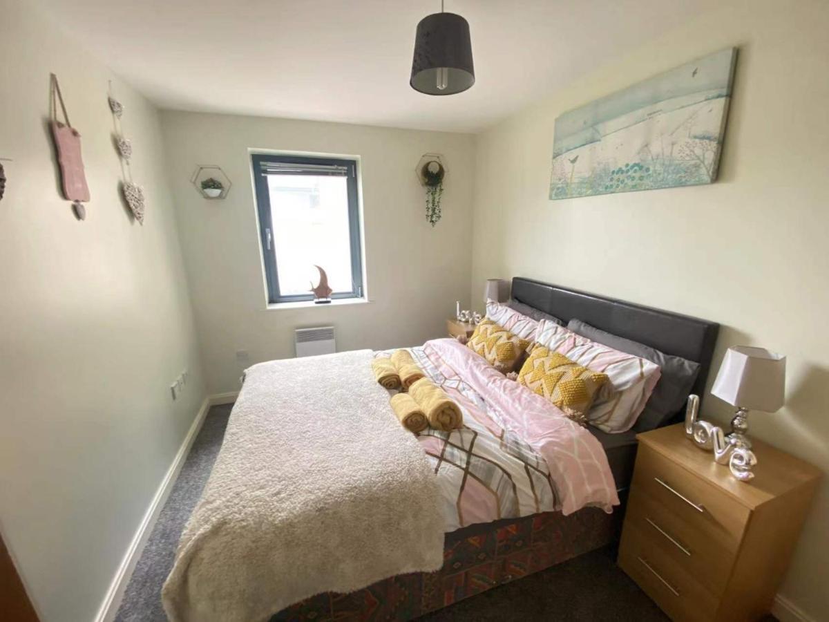 Lovely 2-Bedrooms Apartment Step To The Beach Swansea Exterior photo